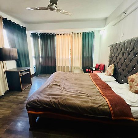 Olive Ventures, Royal Inn, Ritz Srīnagar Extérieur photo