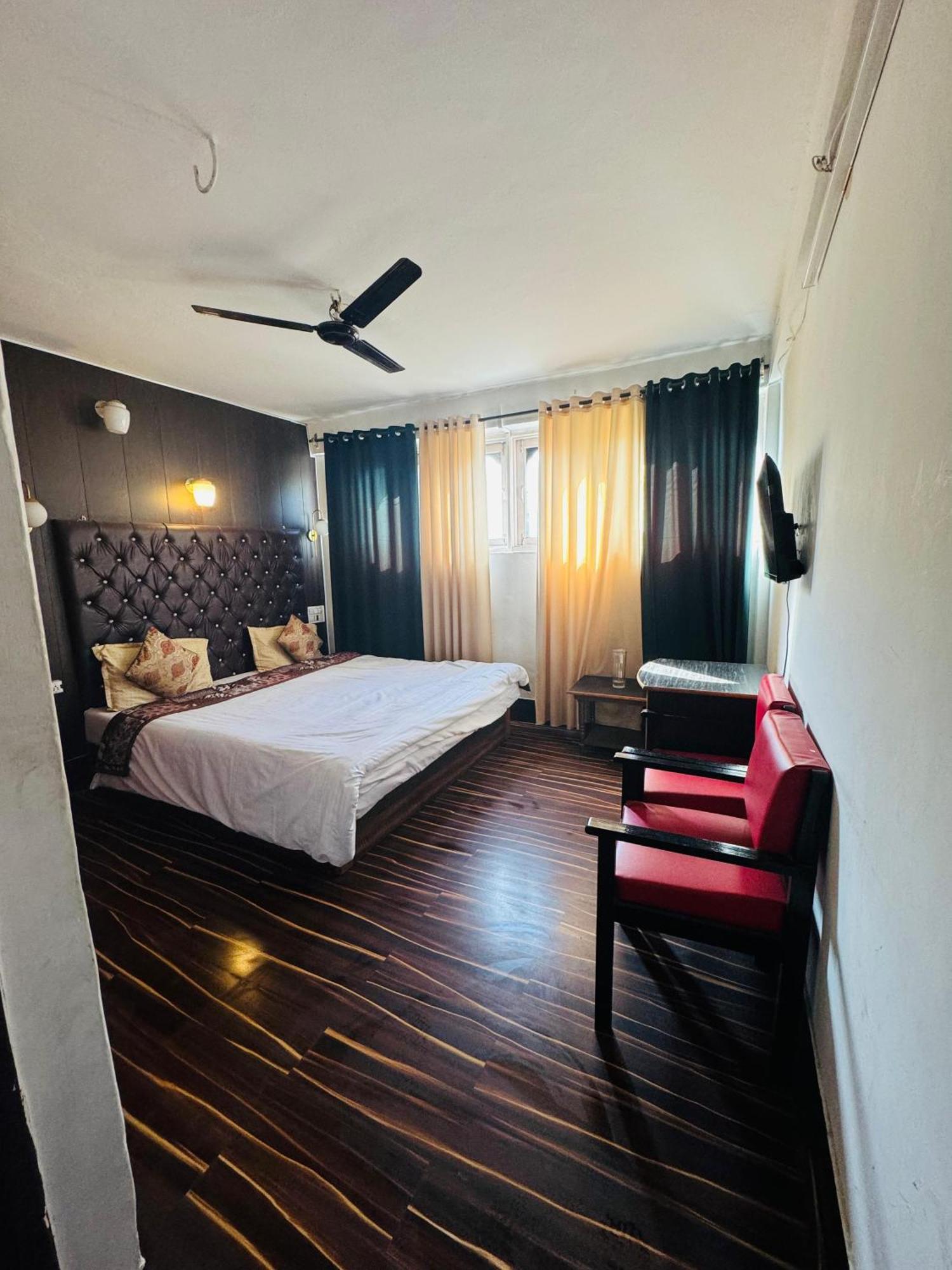 Olive Ventures, Royal Inn, Ritz Srīnagar Extérieur photo