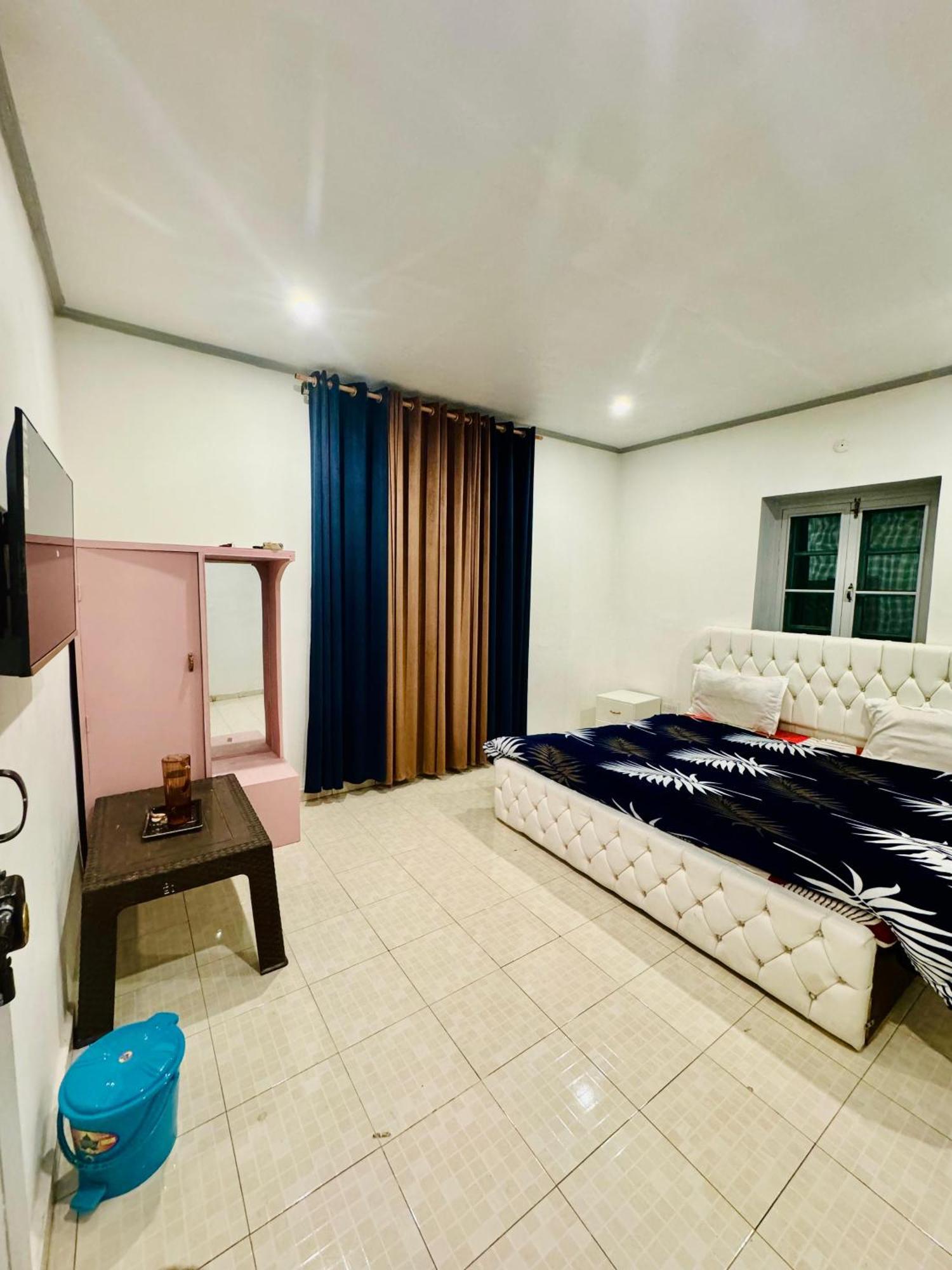 Olive Ventures, Royal Inn, Ritz Srīnagar Extérieur photo