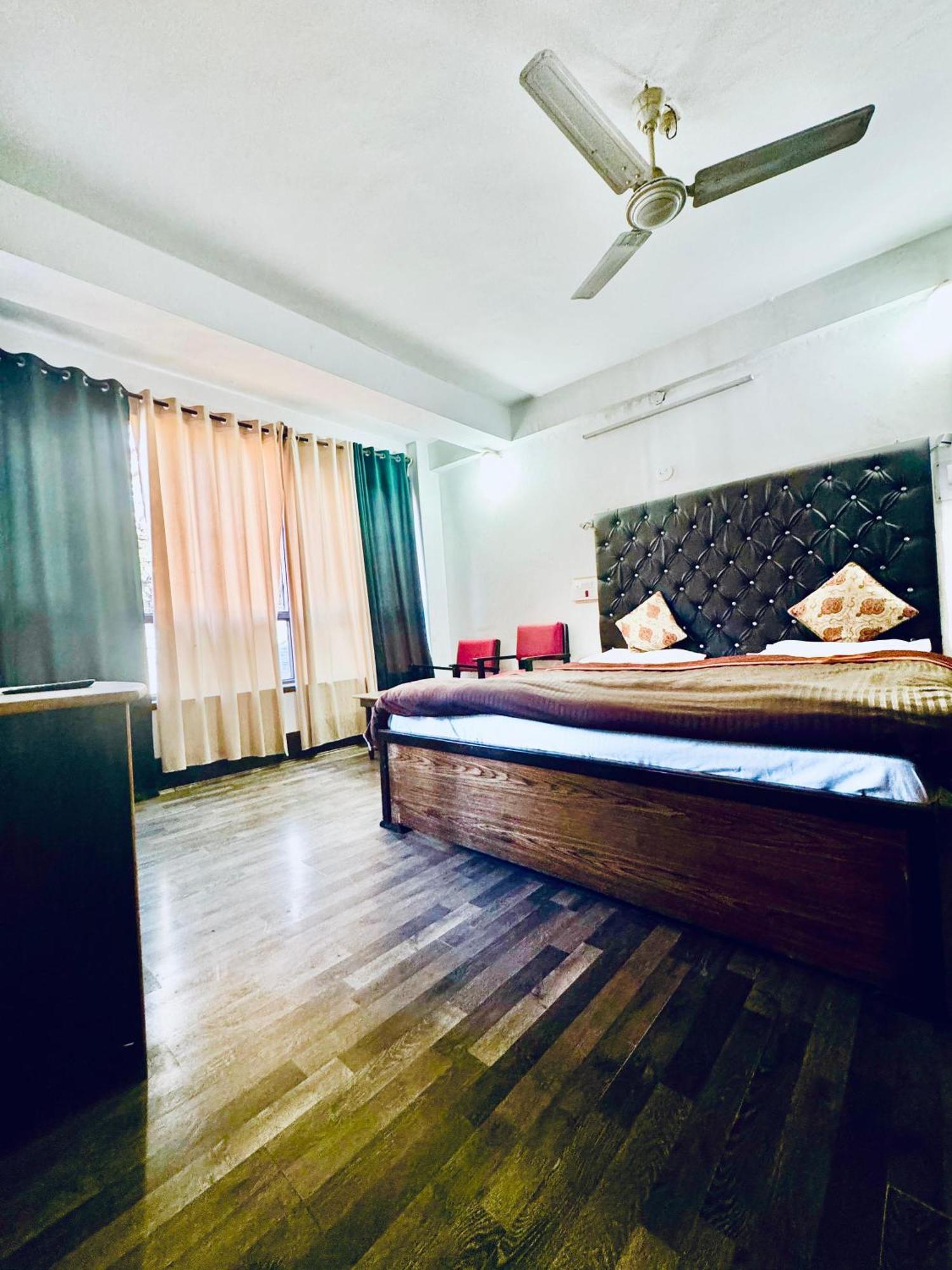 Olive Ventures, Royal Inn, Ritz Srīnagar Extérieur photo