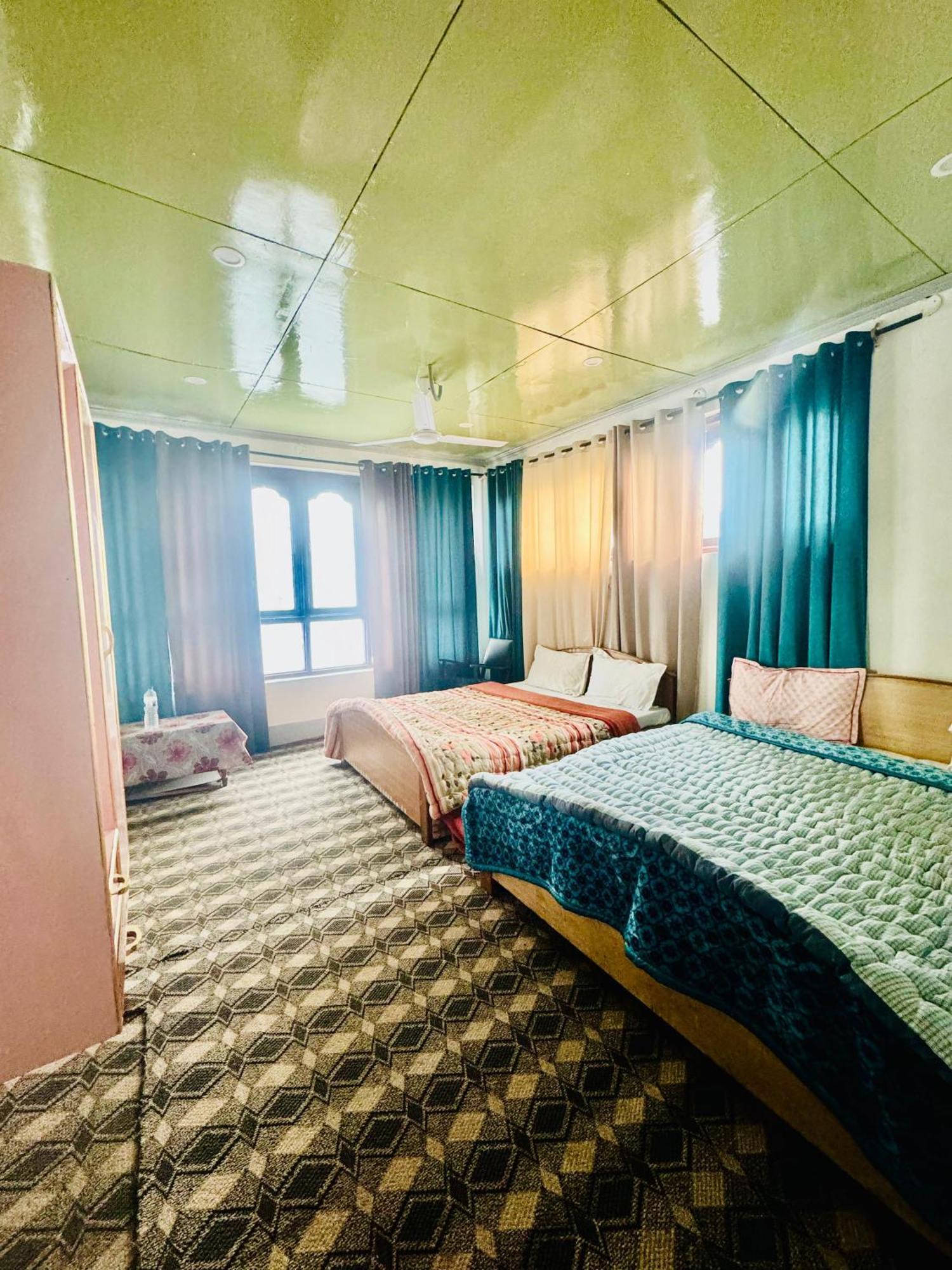 Olive Ventures, Royal Inn, Ritz Srīnagar Chambre photo